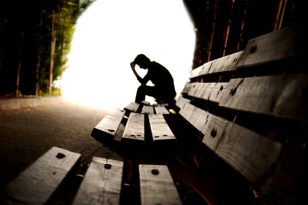 Mann auf Bank Depression